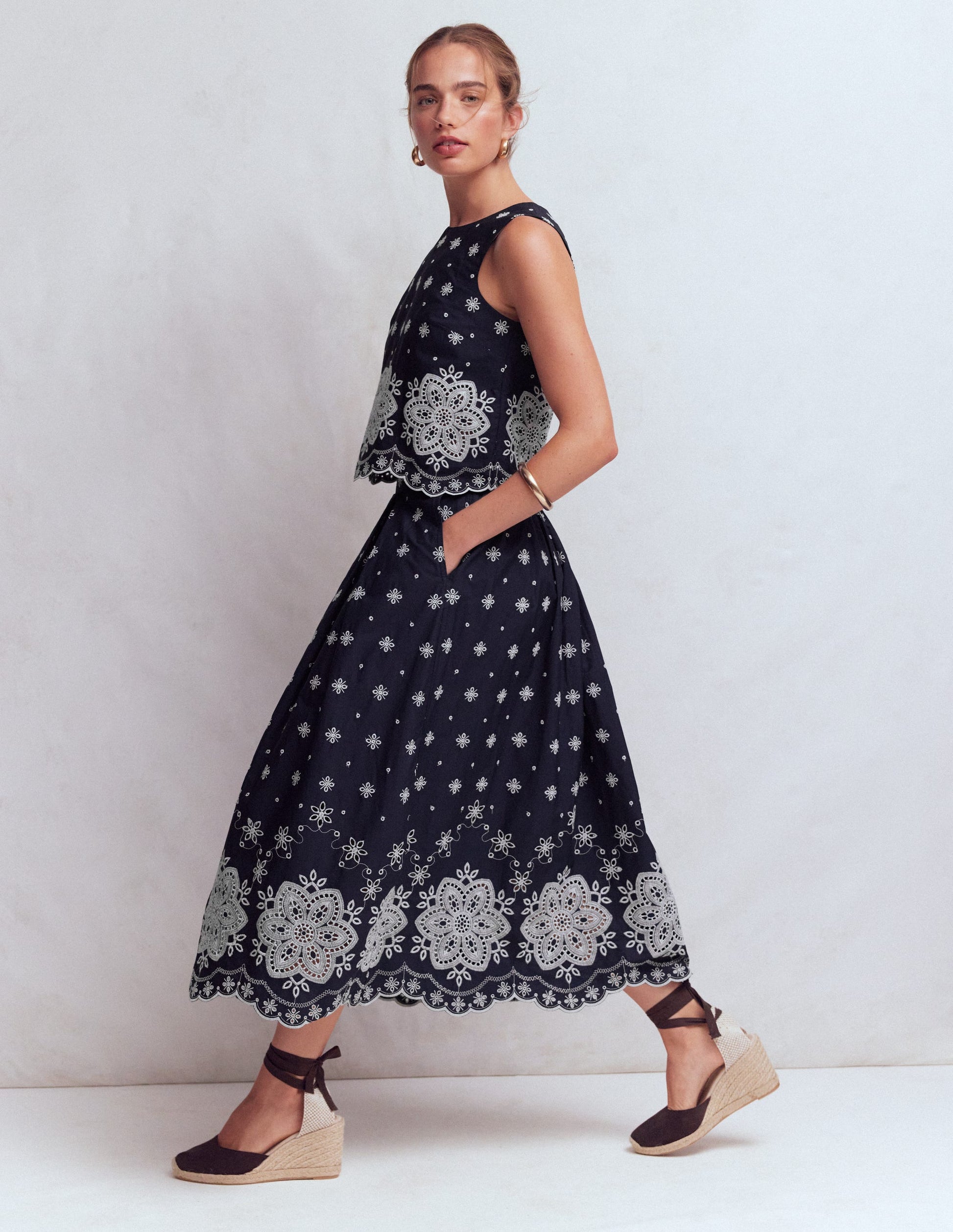 Verity Broderie Poplin Skirt-Navy, broderie-2