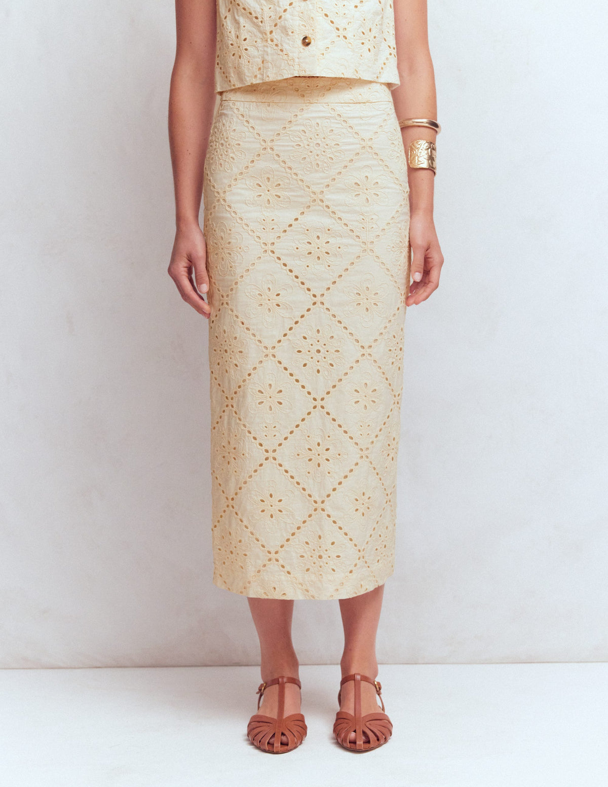 Textured Column Skirt-Ivory Broderie - Image 4