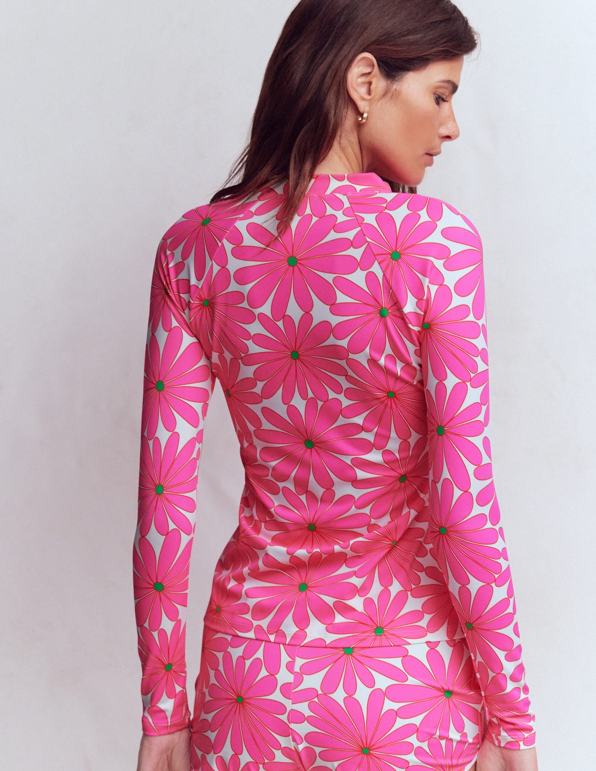 Sun Safe Raglan Guard Top-Sangria Sunset, Daisy Blossom - Image 3