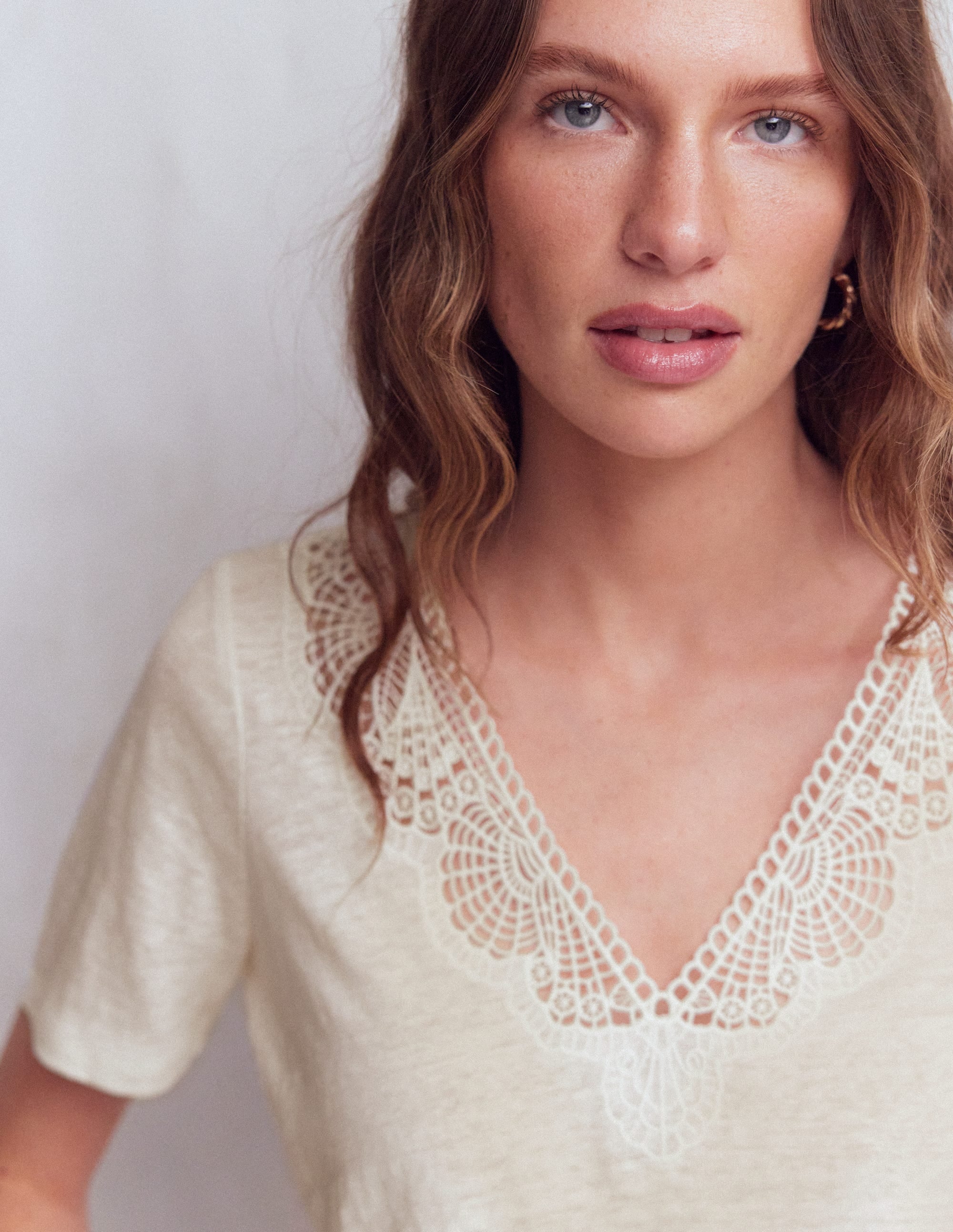 Tara Lace Trim Linen T-shirt-Coconut Milk - Image 2