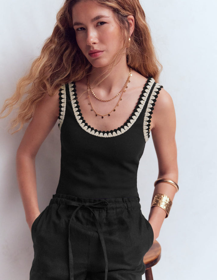 Maddie Trim Detail Vest-Black