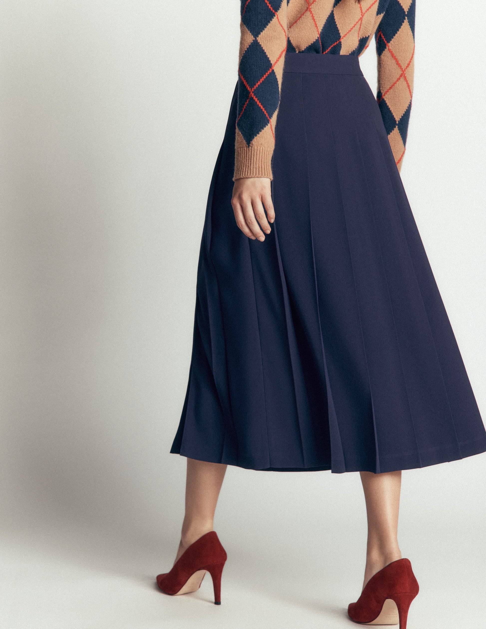 Pleat Side Split Midi Skirt-Navy-3