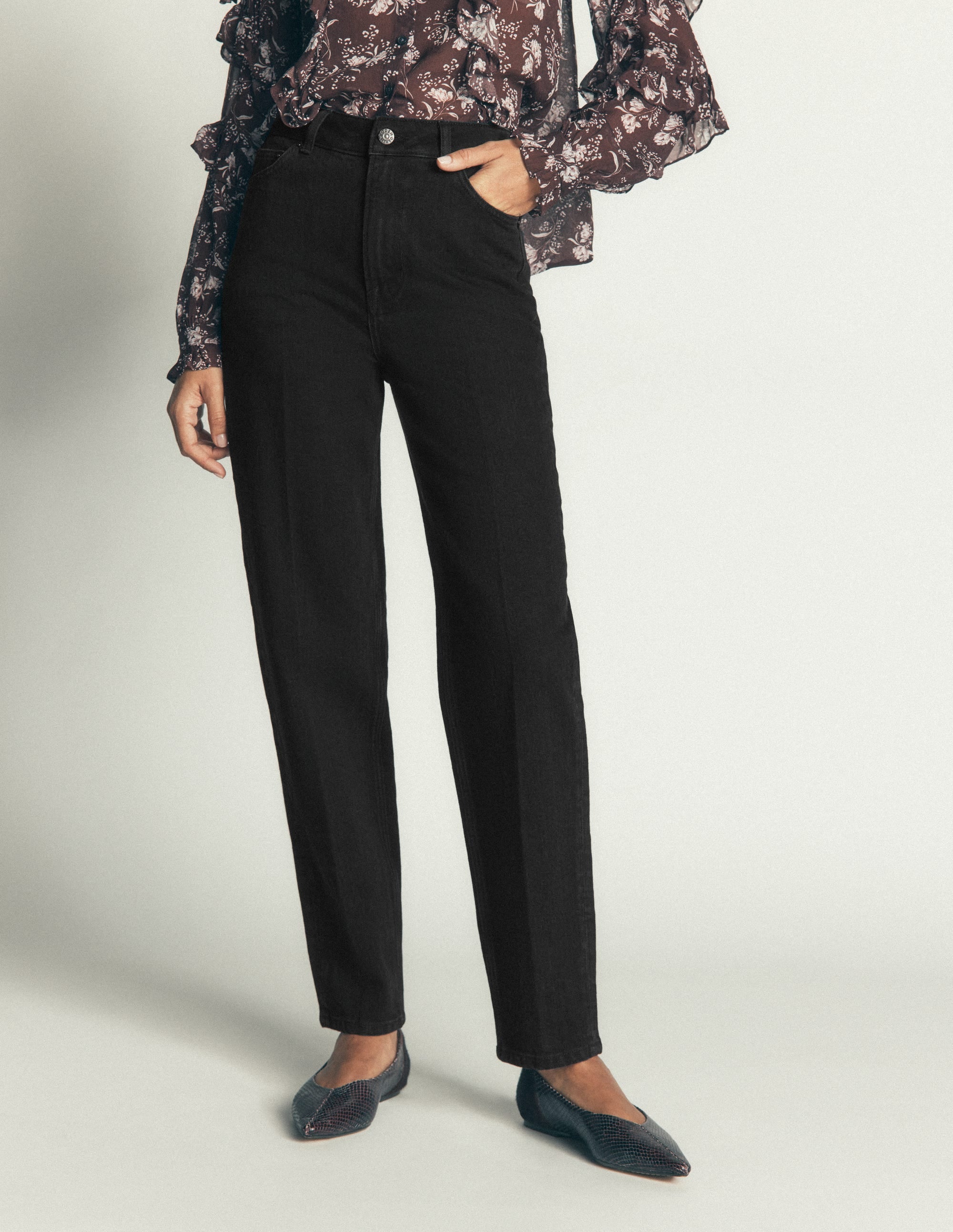 Tapered Leg Jeans-Washed Black - Image 4