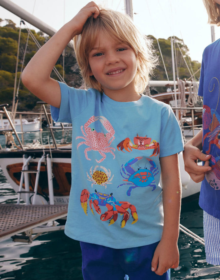 Boy by water, linking Short Sleeve Printed T-Shirt - Vintage Blue Crabs